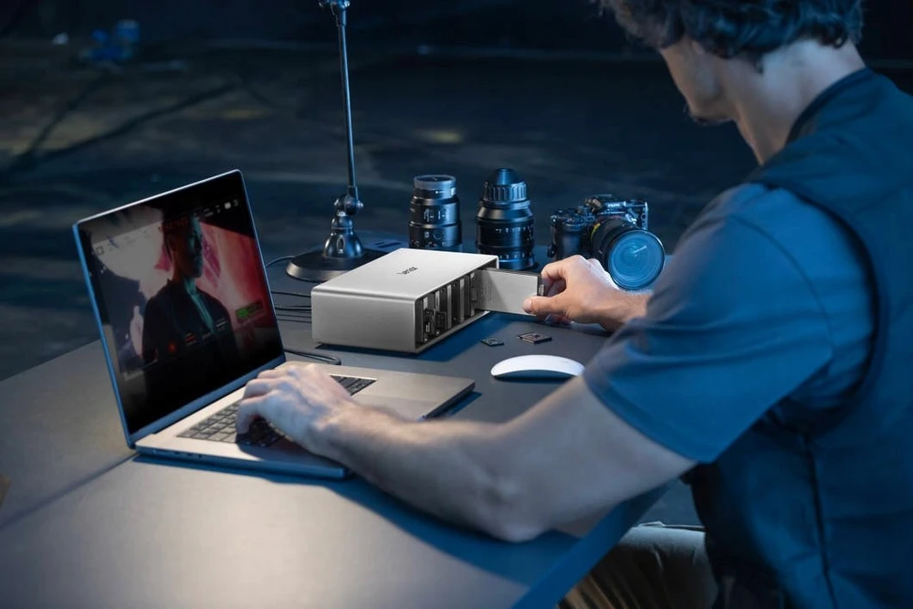„Lexar“ „Lexar“ profesionali darbo eigos prijungimo stotis su „Thunderbolt4“ ryšiu, 6 modulių skyra