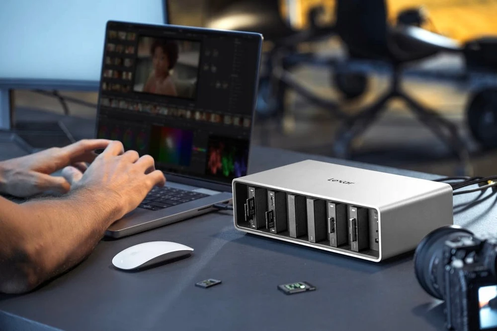„Lexar“ „Lexar“ profesionali darbo eigos prijungimo stotis su „Thunderbolt4“ ryšiu, 6 modulių skyra