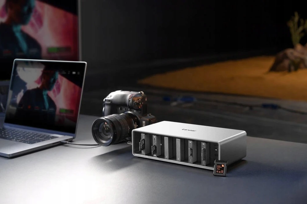 „Lexar“ „Lexar“ profesionali darbo eigos prijungimo stotis su „Thunderbolt4“ ryšiu, 6 modulių skyra