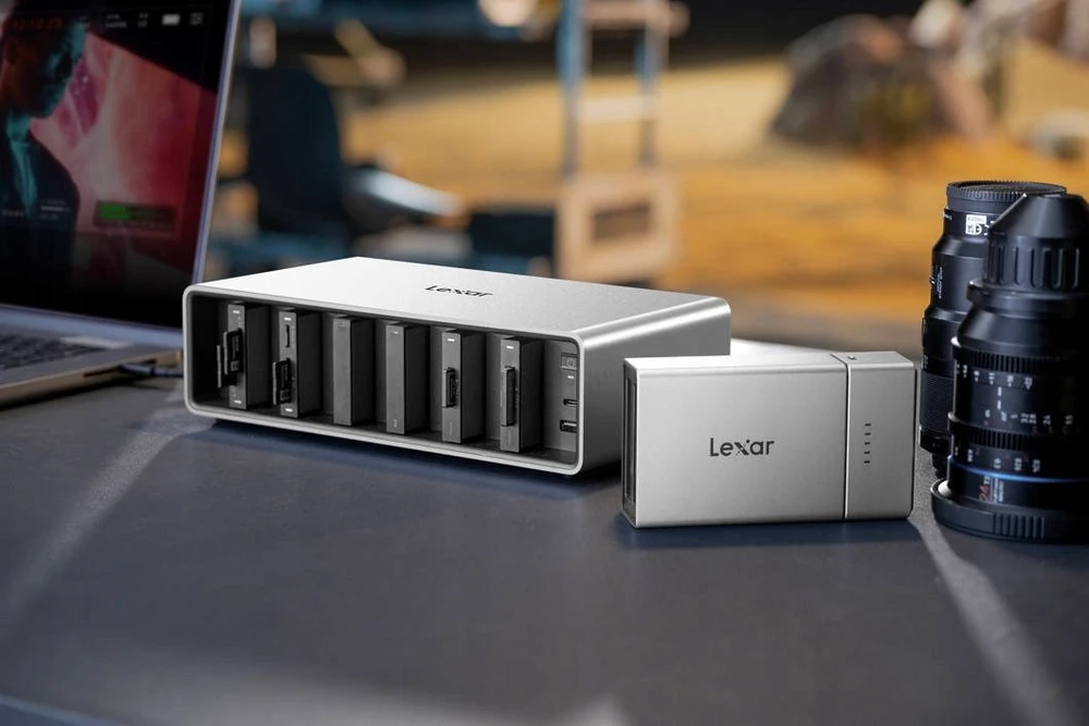 Lexar „Lexar Professional Workflow Pro“ skaitytuvas su „Thunderbolt 4“ jungtimi I su dvigubu SD skaitytuvu ir 2x2TB SSD