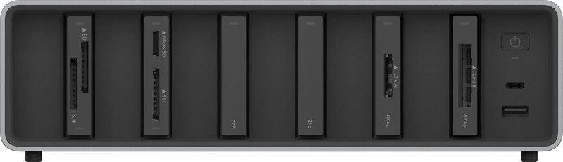 Lexar „Lexar Professional Workflow Pro“ skaitytuvas su „Thunderbolt 4“ jungtimi I su dvigubu SD skaitytuvu ir 2x2TB SSD