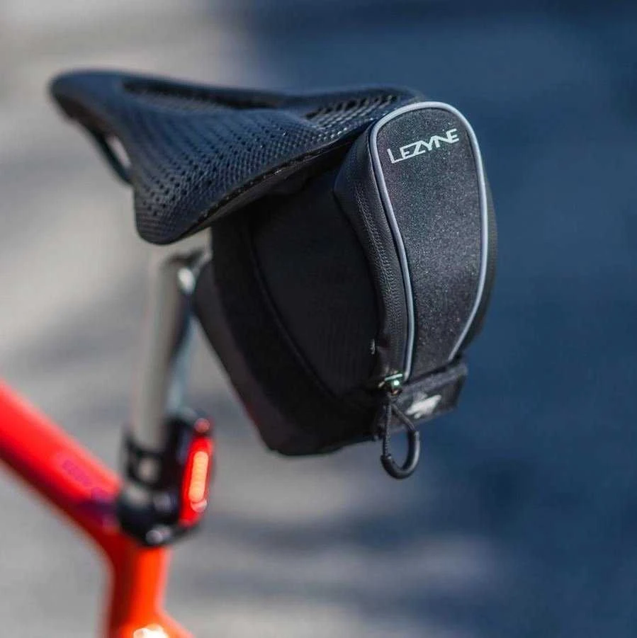 Lezyne MICRO CADDY XL juodas balnelio krepšys (NAUJAS)