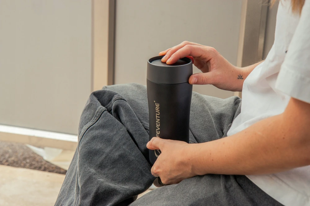Termosas Lifeventure One Touch Thermal Mug - Juoda