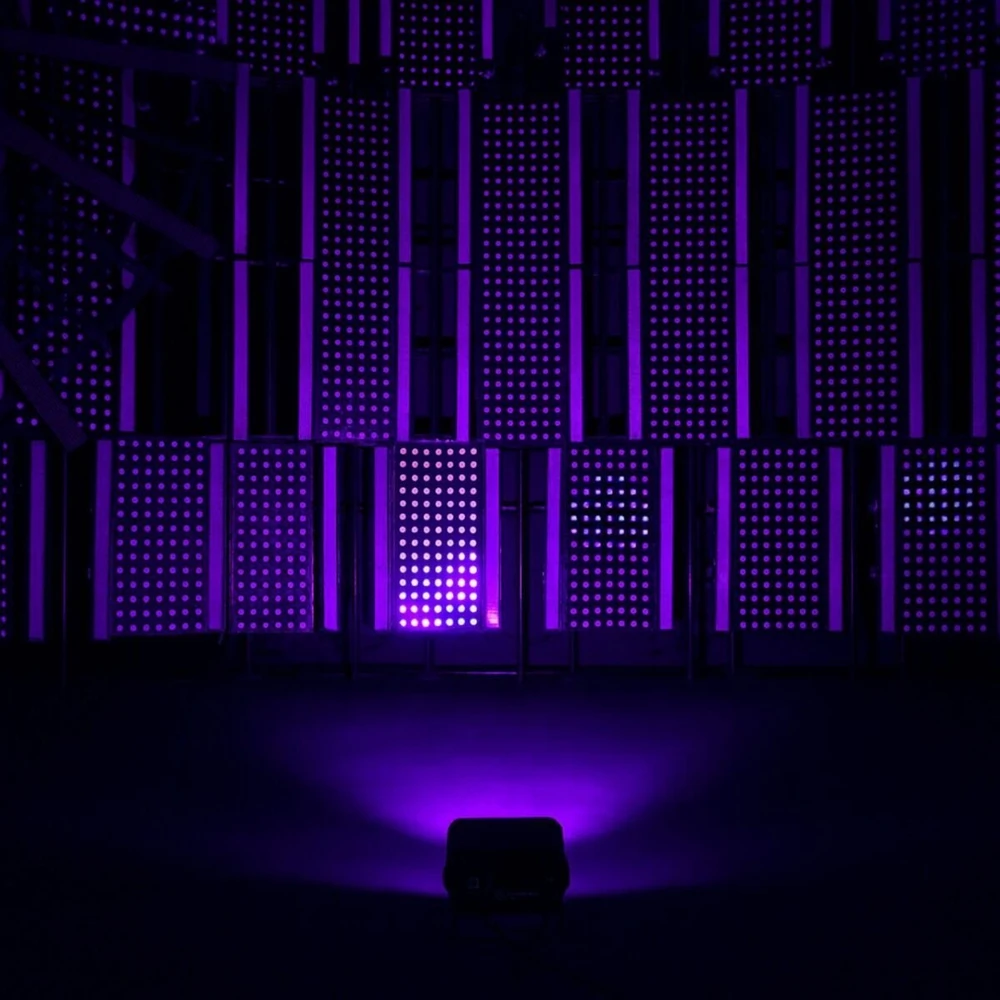 LIGHT4ME UV CANNON scenos apšvietimo efektas – UV prožektorius