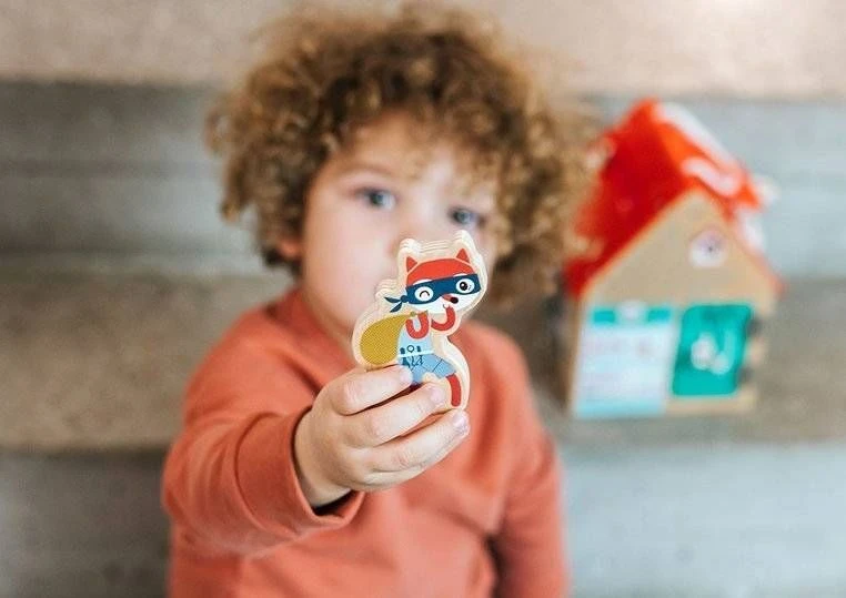 Lilliputiens „Lilliputians Fox Burglar“ medinis manipuliacinis namas su pilimis