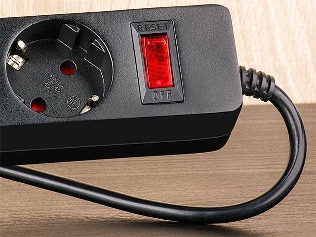 Štai išverstas tekstas: **Peršokimo apsaugos ilgintuvas SVEN SF-05E 3,0 m, (5 lizdai) juoda**