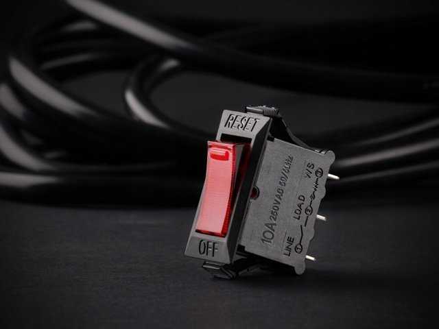 SVEN SF-06E viršįtampių apsaugos juosta 1,8 m, (6 lizdai) juoda