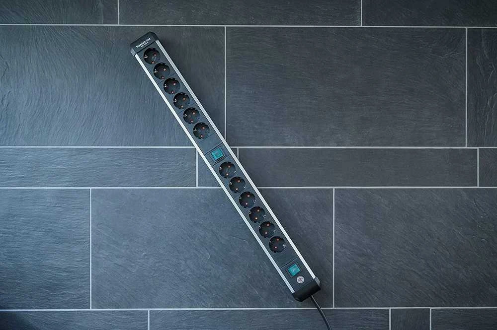 Brennenstuhl Premium-Alu-Line maitinimo juostelė 12 krypčių 3 m H05VV-F 3G1.5