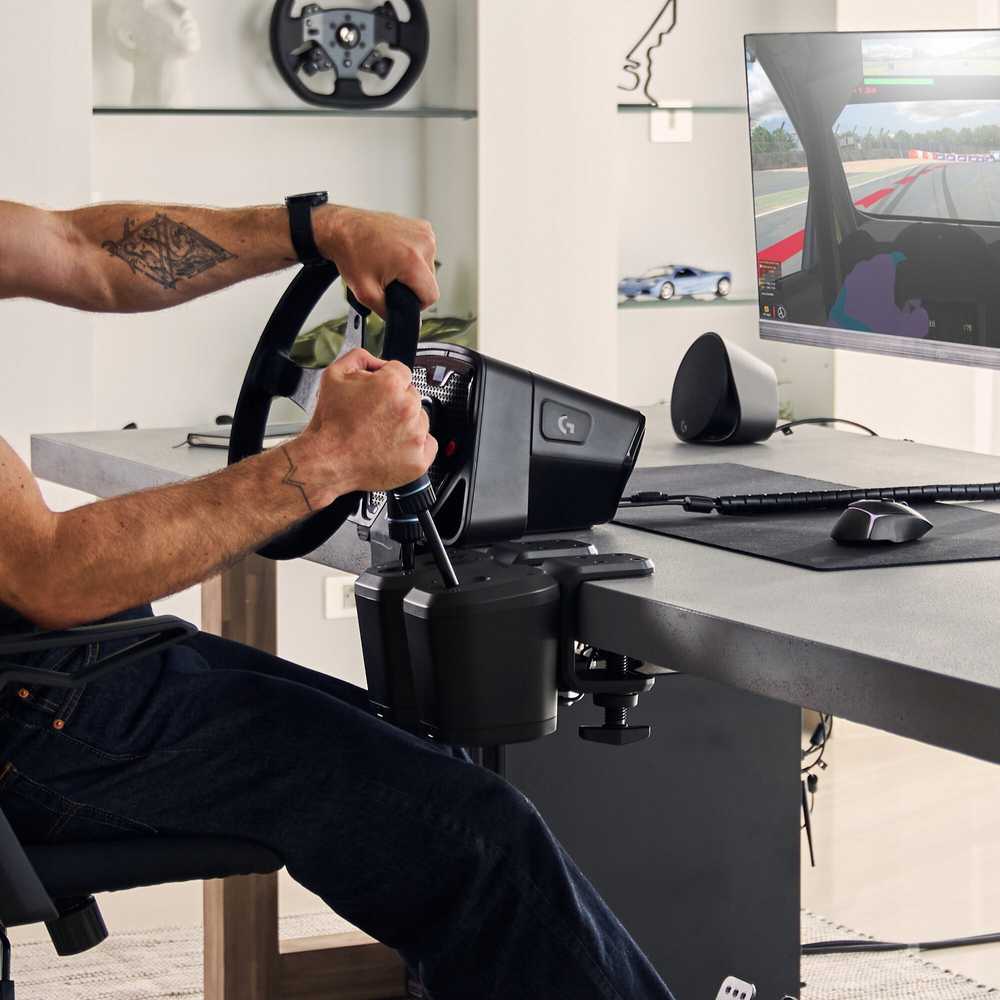 Logitech G RS pavarų perjungimo svirtis ir rankinis