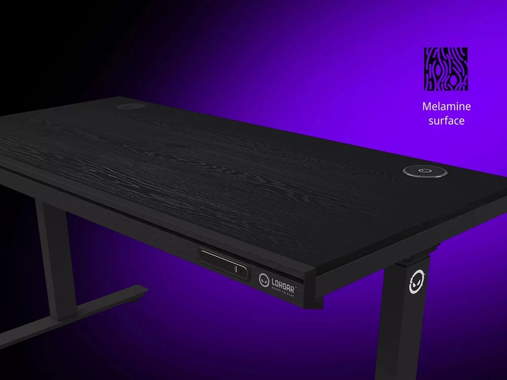 Lorgar Dviejų variklių reguliuojamo aukščio žaidimų stalas su sėdima/stovima funkcija, belaidžiu įkrovikliu, RGB apšvietimu, valdymo pultu ir USB jungtimis, PB melamino stalviršis, juodas.