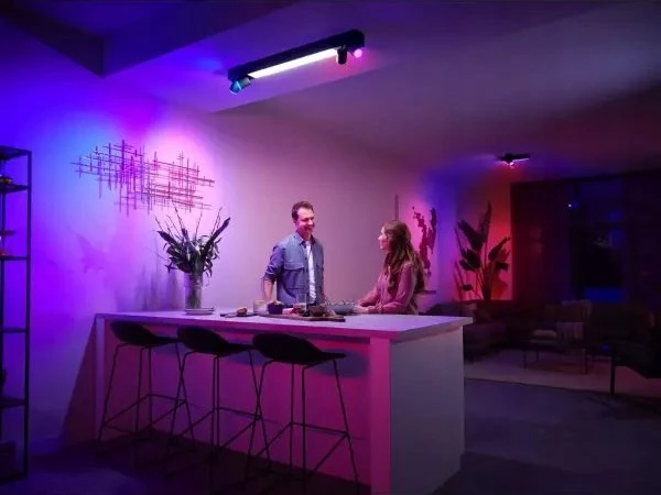 Lubinis šviestuvas Philips Hue Baltas&Col. Amb. Centris Spot 4flg juodas V2