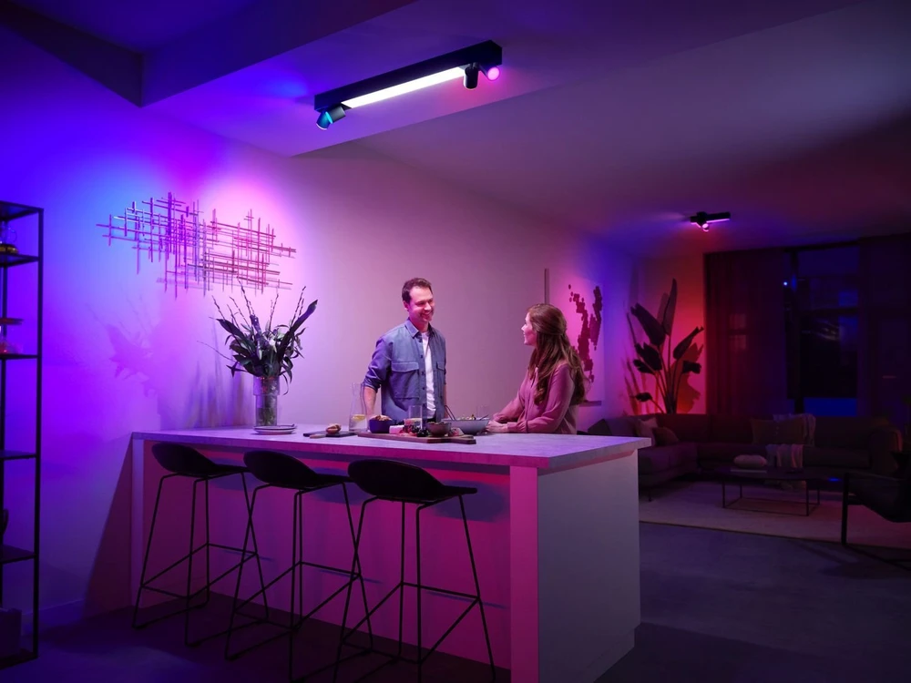 Lubinis šviestuvas Philips Hue Baltas&Col. Amb. Centris Spot 4flg juodas V2
