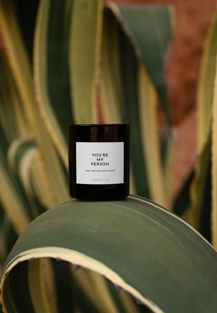 „Lumarko“ sojų žvakė stiklinėje „CANDLY&CO“, „Tu esi mano žmogus ir aš“, kvapo Nr. 3, 250 g