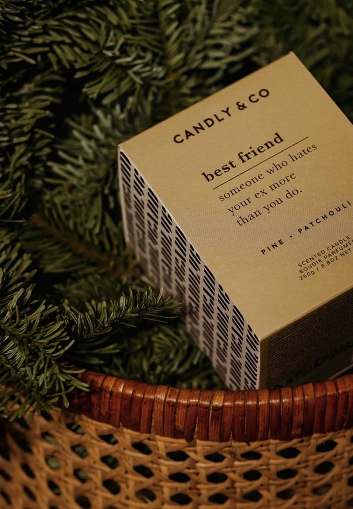 „Lumarko“ sojų žvakė stiklinėje „CANDLY&CO“, „Kažkas, kas nekenčia tavo buvusiojo“, kvapas Nr. 4, 250 g