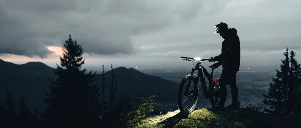 Lupine Priekinis žibintas elektriniam dviračiui LUPINE SL X Shimano 2800 liumenų, skirtas Shimano varikliams, apkaba 35 mm