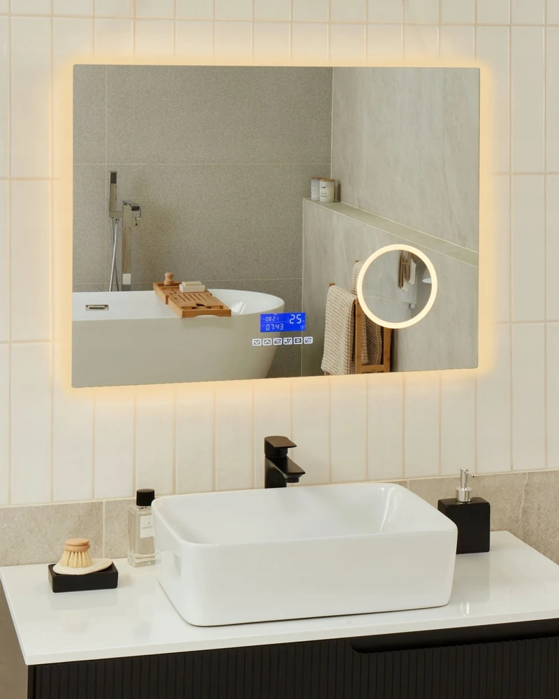 Beliani Vonios veidrodis su LED apšvietimu MONTARON 80 cm 60 cm sidabrinis