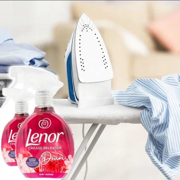 Audinių lyginimo purškiklis LENOR Jasmine & Raudona Berries, 500 ml
