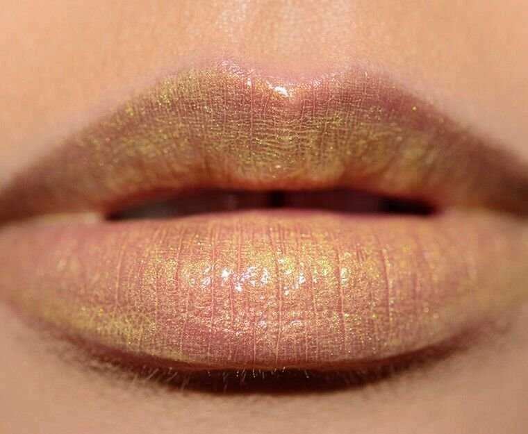MAC Grand Illusion Shining Lūpų blizgis Florescence, 5 ml