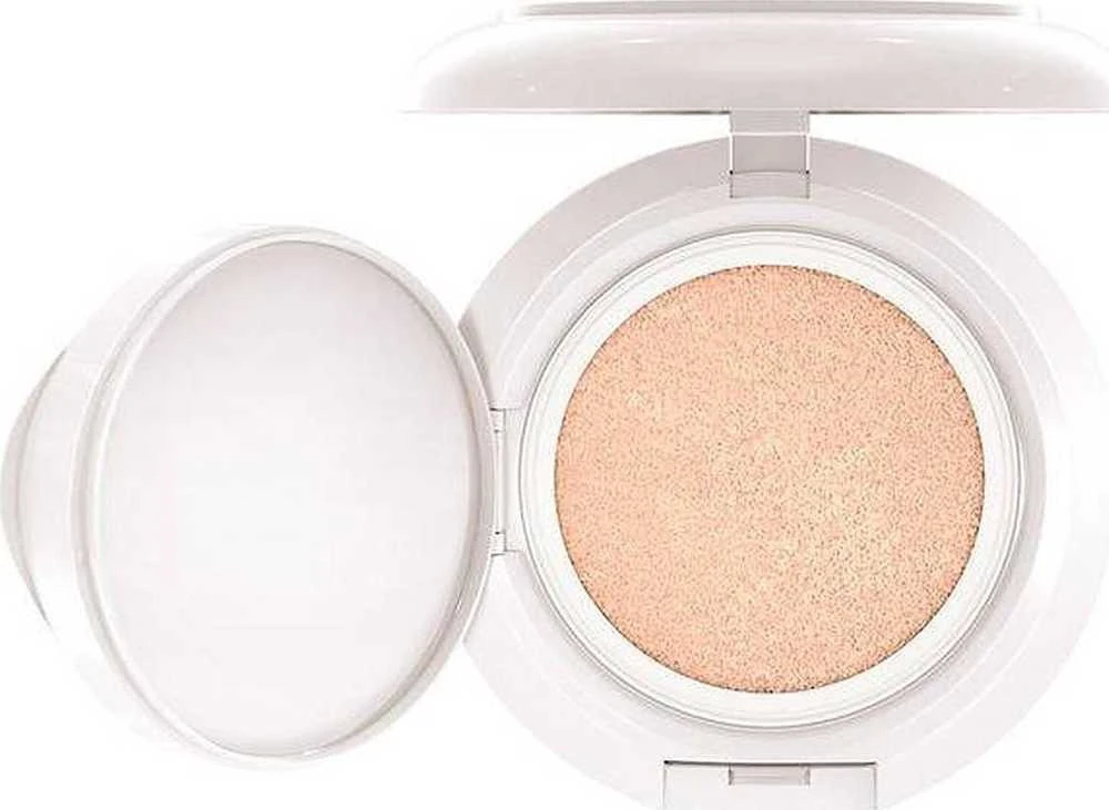 MAC Lightful C+ kompaktiškas makiažo pagrindas „Light Plus Rose“ SPF 50, 12 g