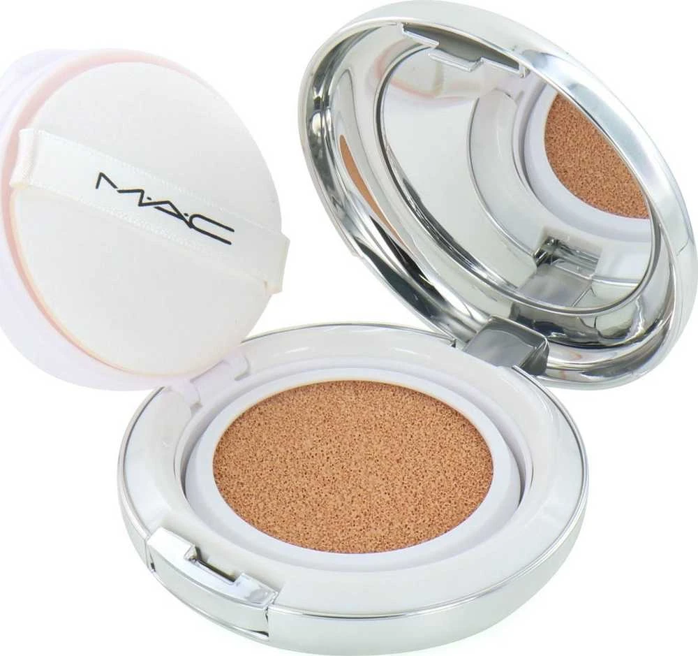 MAC Lightful C+ kompaktiškas makiažo pagrindas „Light Plus Rose“ SPF 50, 12 g