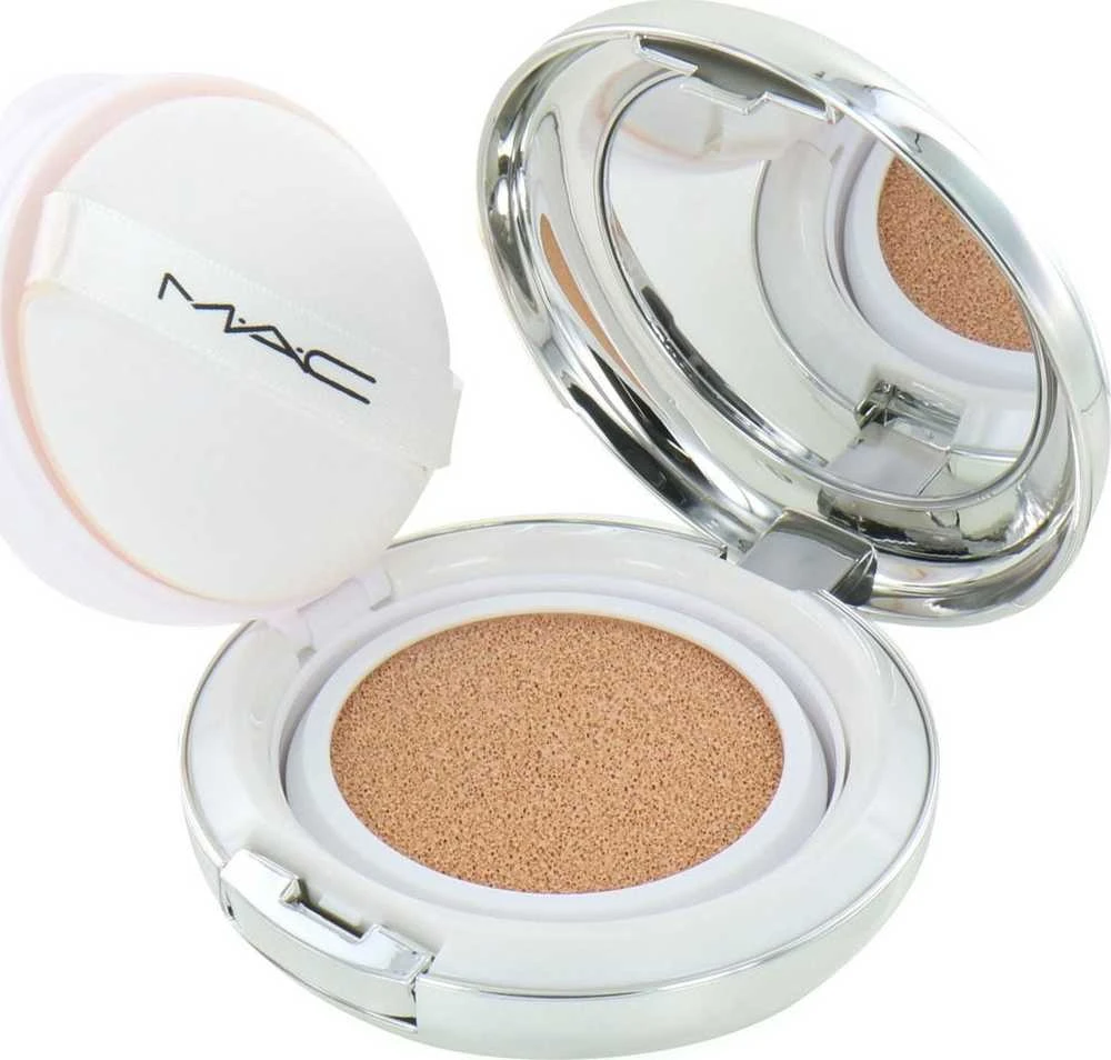 MAC Lightful C+ kompaktiškas makiažo pagrindas „Extra Light Rose“ SPF 50, 12 g