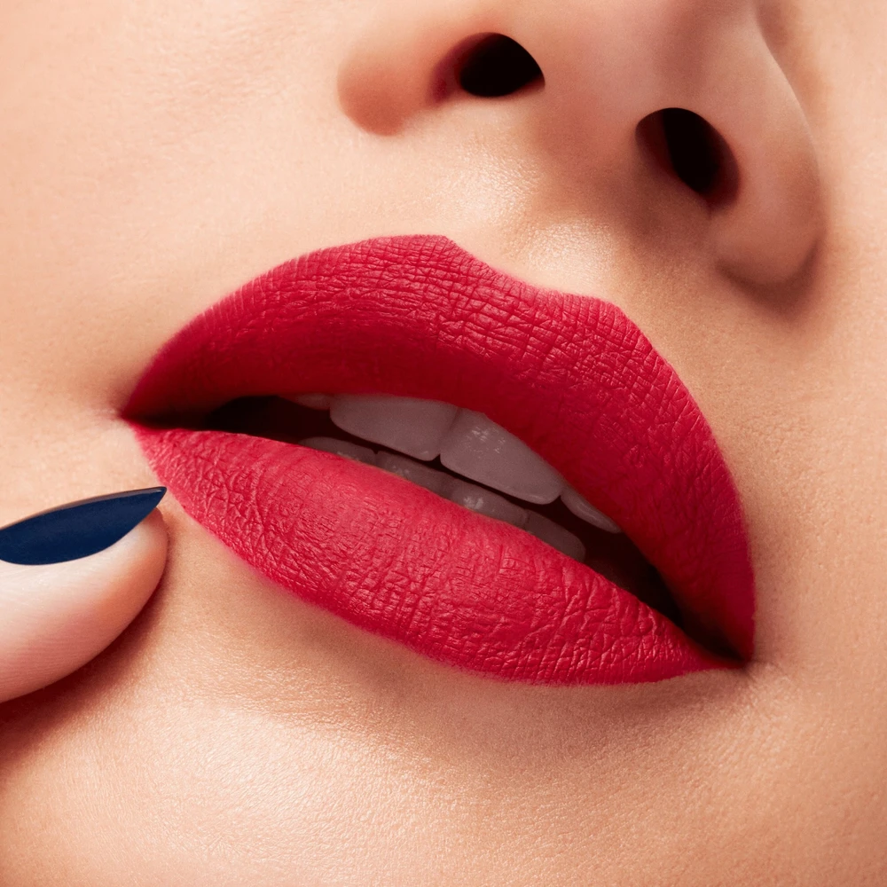 MAC Cosmetics ilgai išliekantys skysti lūpų dažai (Locked Kiss Ink) 4 ml, Gossip