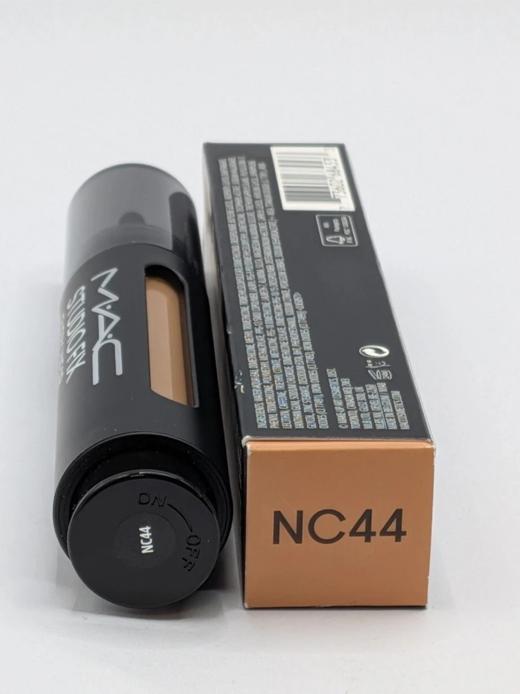 MAC Studio Fix Every-Wear korekcinis skystas veido kaukė NC44, 12 ml
