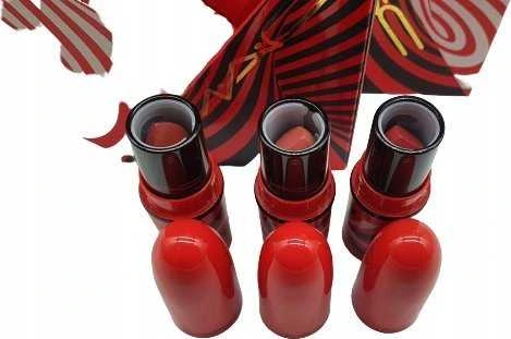 Tiny Tricks Set MAC: Mini Kreminis Lipstick Awespicious 1.7 g + + Mini Matte Kreminis Lipstick Sleight Of Grand 1.8 g *Miniature