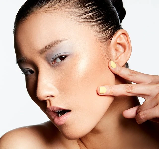 MAC Cosmetics Luxurious (Mineral Ize Skinfinish) 10 g, aukso indėlis