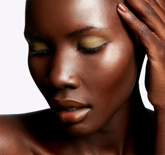MAC Cosmetics Luxurious (Mineral Ize Skinfinish) 10 g, aukso indėlis
