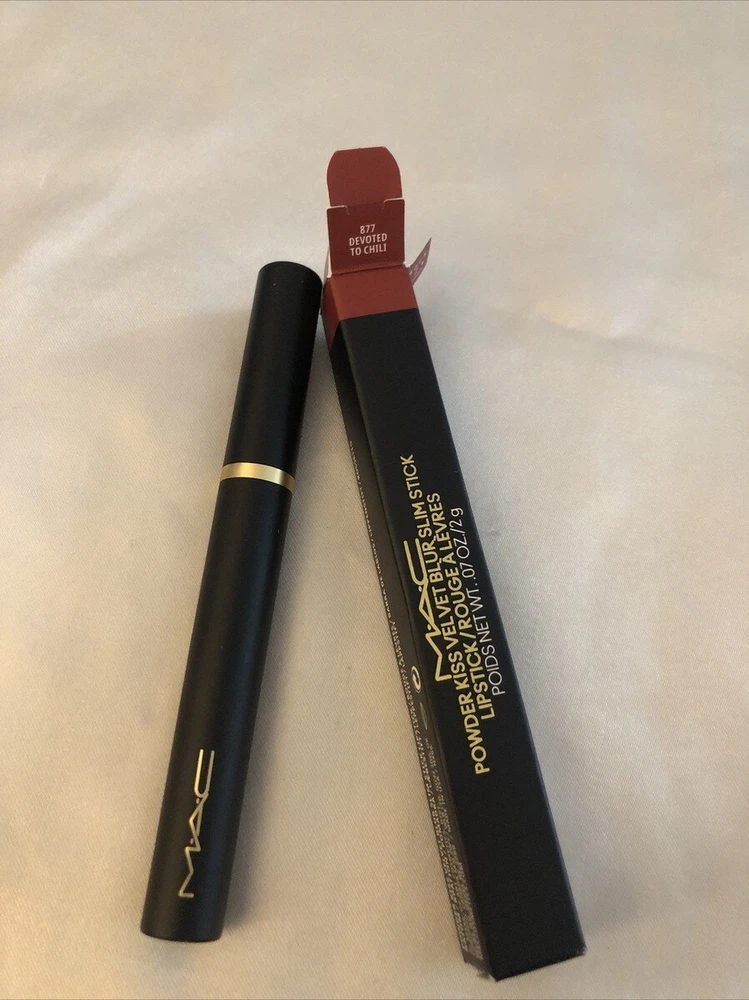 MAC Powder Kiss Velvet Blur Slim Kreminis Lipstick 877 Devoted To Chili, 2 g