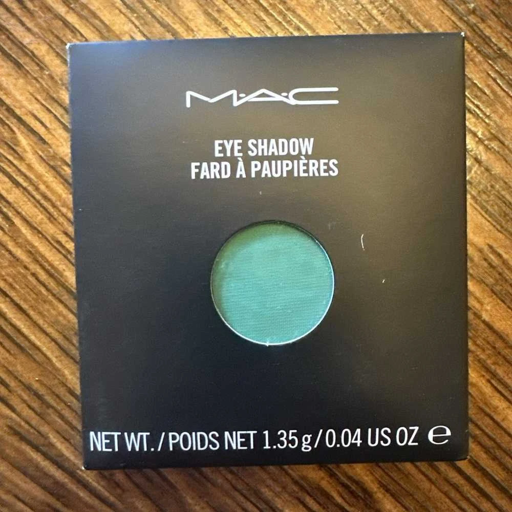 MAC Pro matinių akių šešėlių pudra „Kelly“ papildymas 1,35 g