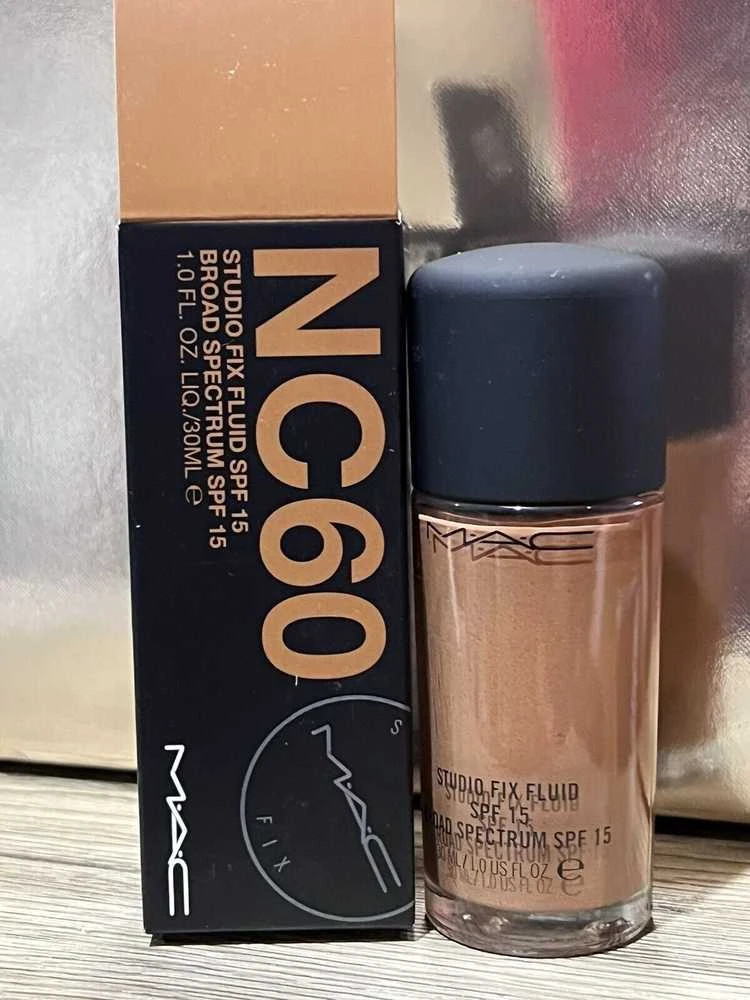 MAC Studio Fix Fluid Matte Finish skystasis makiažo pagrindas NC60 SPF 15, 30 ml