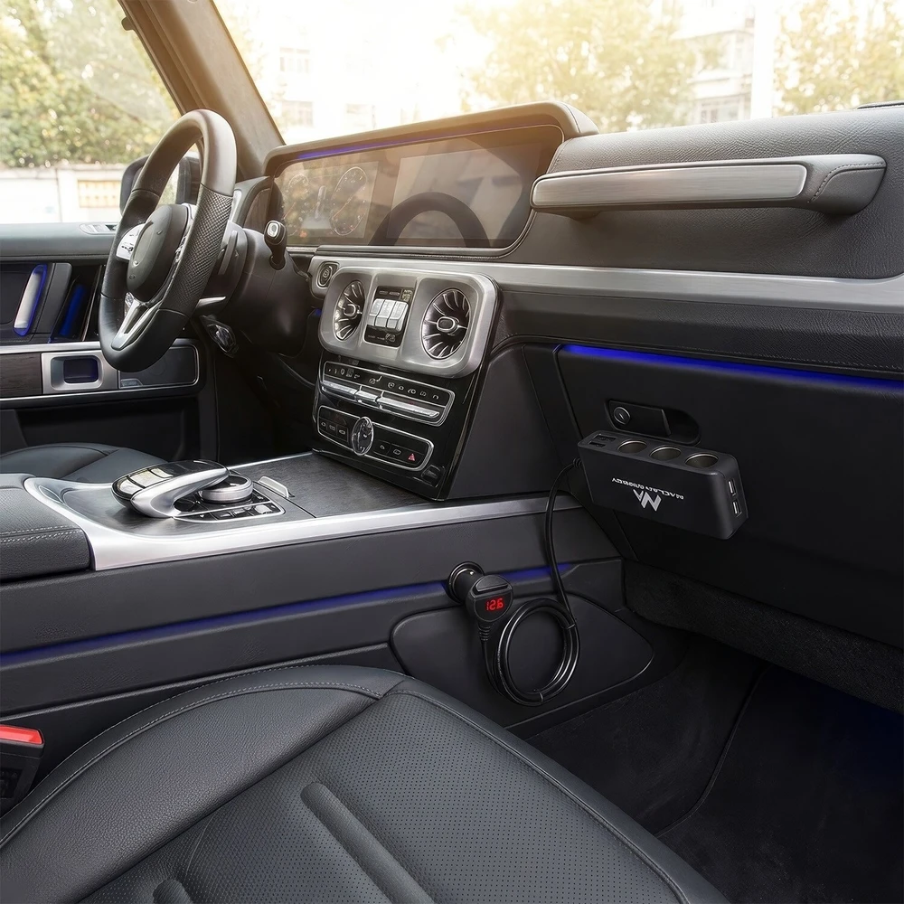 Rozdzielacz „Maclean“ automobilio cigarečių degiklio lizdo skirstytuvas, voltmetras, 3 cigarečių degiklio lizdai, 4xUSB, 4,8A, maks. 120W, juodas, gumuotas