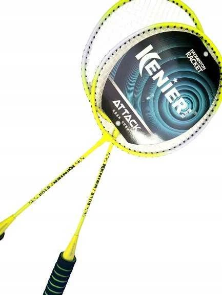 Badmintono rakečių pora su etiketėmis