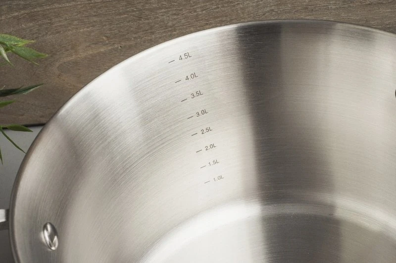 Maestro plieno puodas su dangčiu indukcinei dujinei viryklei, mažas 18 cm, 1,75 l MAESTRO MR-3505-18