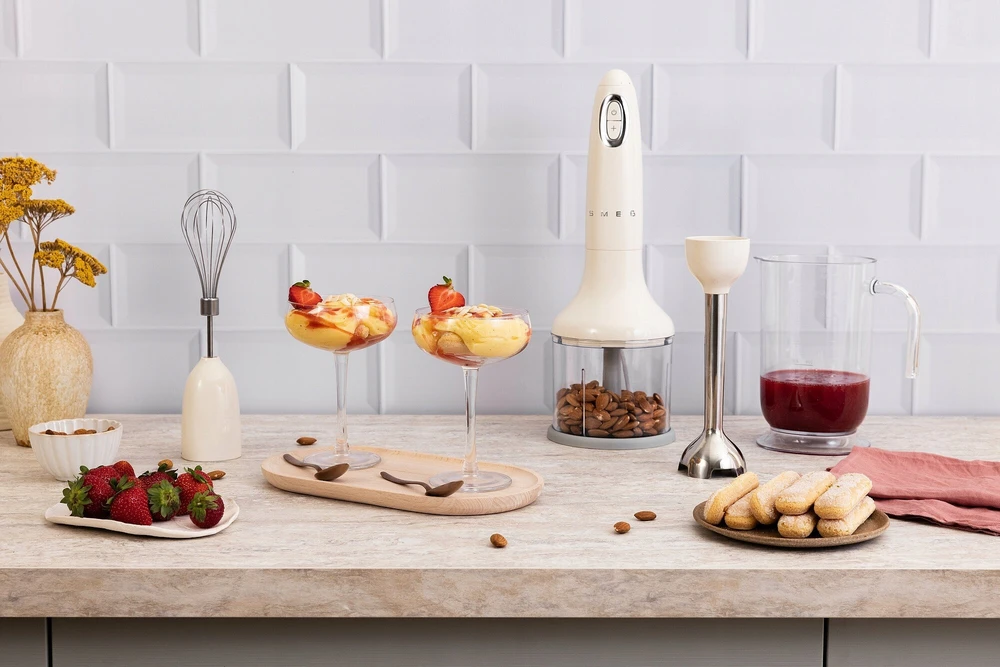 Rankinis blenderis Smeg HBF03CREU