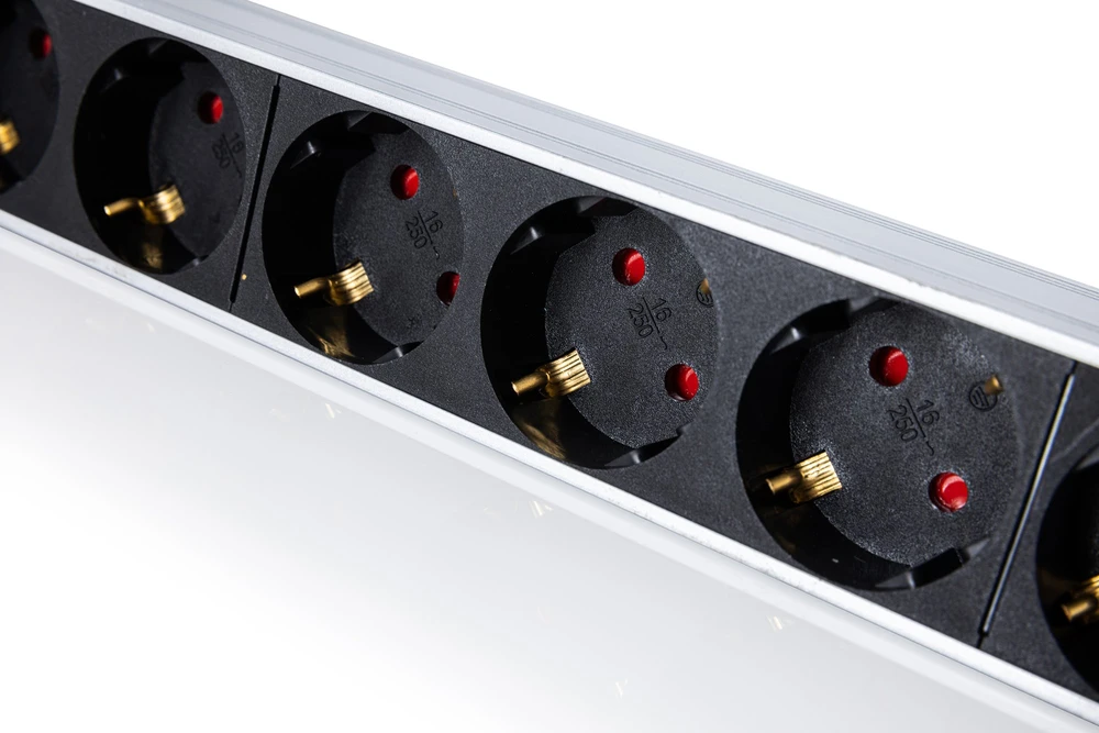 Maitinimo juosta Digitus 1HE ALU PDU 9SCHUKO 4826 MM (DN-95444)
