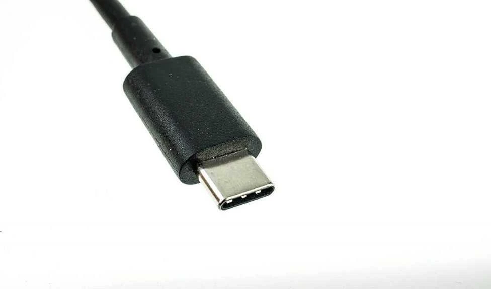 Asus maitinimo adapterio USB-C jungtis
