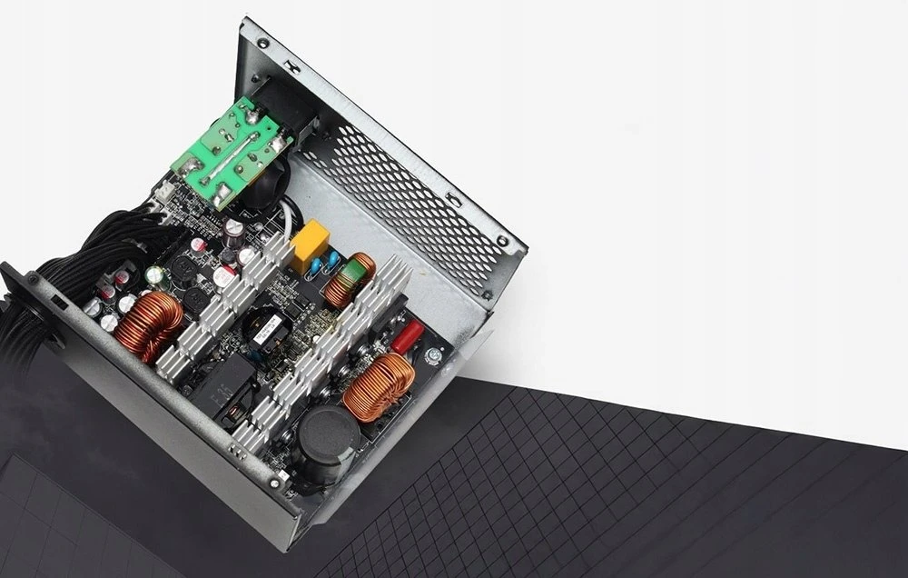 „DarkFlash EMT650“ kompiuterio maitinimo šaltinis (juodas)