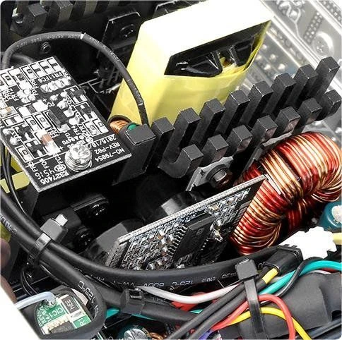 Maitinimo šaltinis Thermaltake Smart Pro RGB 650W PS-SPR-0650FPCBEU-R (650 W, aktyvus, 140 mm)