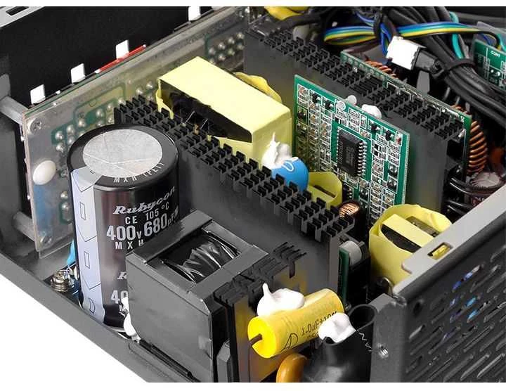 Maitinimo šaltinis Thermaltake Toughpower Grand RGB 750W PS-TPG-0750FPCGEU-R (750 W, aktyvus, 140 mm)