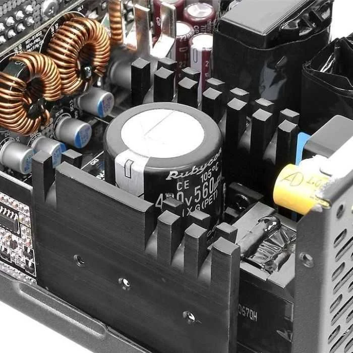 Maitinimo šaltinis Thermaltake Maitinimo šaltinis Toughpower Grand RGB Sync 650W Mod. (80+ Gold, 4xPEG, 140mm)