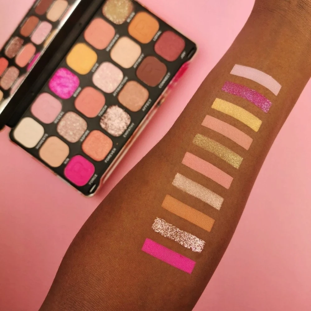 „Makeup Revolution Forever Flawless Affinity Palette“ akių šešėlių paletė „Affinity 18“