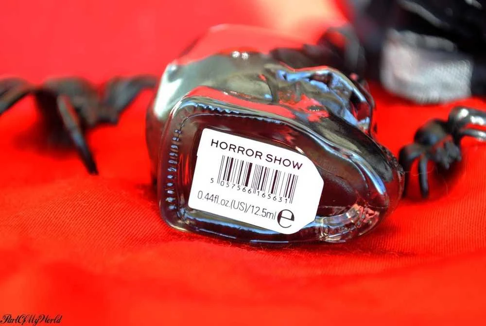 Makeup Revolution Skull Edition nagų lakas Horror Show 12.5 ml