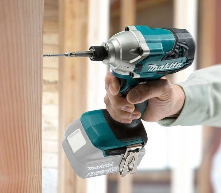Makita DTD156Z suktuvas veikimo metu