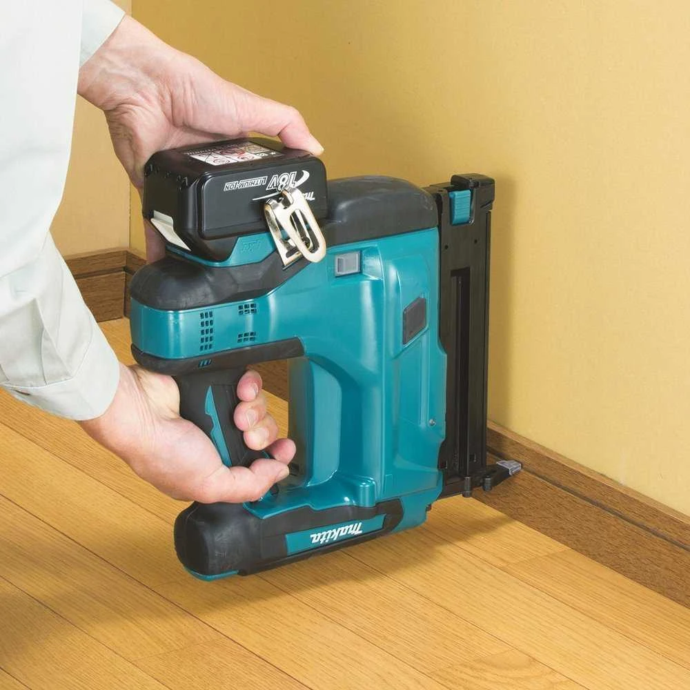 Makita DBN500ZJ Akumuliatorinis smeigiakalis 18V, 18Ga (1,2mm), 15-50mm, be akumuliatorių ir kroviklio! , MAKPACK