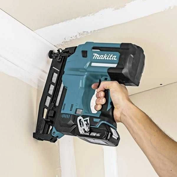 MAKITA akumuliatorinė viniakalė DBN600Z 18V 25-64mm be akumuliatoriaus ir kroviklio