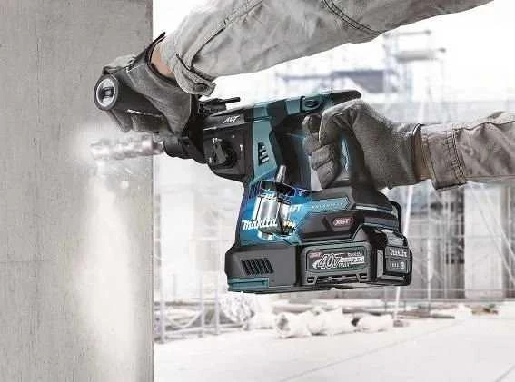 Makita HR004GZ01 Perforatorius XGT, 2,9 J, 28mm; 4,1kg, bešepetėlinis variklis, greitojo keitimo griebtuvas, AVT; XPT; "Z" versija - komplektuojamas be akumuliatoriaus ir kroviklio