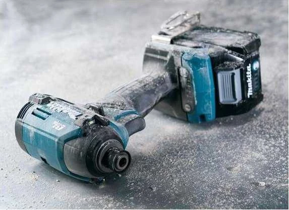 Makita TD003GZ Smūginis suktuvas XGT, 1/4", 210Nm, bešepetėlinis variklis, "Z" versija - komplektuojamas be akumuliatoriaus ir kroviklio